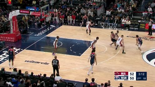  阿德巴约25+20热火轻取奇才  